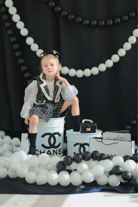 Стильная фото зона Chanel Boss - фото Виктории Гуляевой