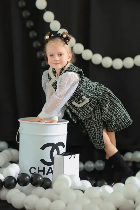 Стильная фото зона Chanel Boss - фото Виктории Гуляевой