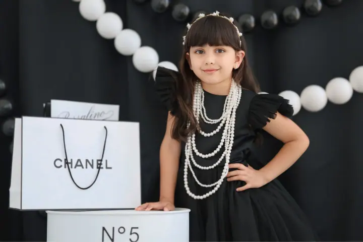 Стильная фото зона Chanel Boss - фото Виктории Гуляевой