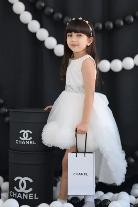 Стильная фото зона Chanel Boss - фото Виктории Гуляевой