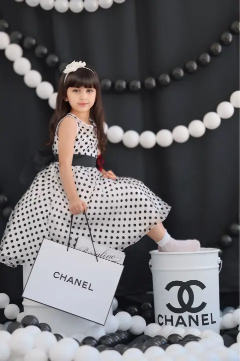 Стильная фото зона Chanel Boss - фото Виктории Гуляевой