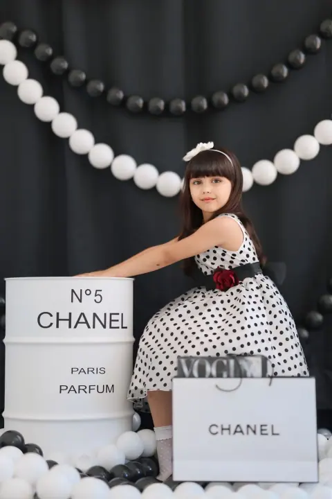 Стильная фото зона Chanel Boss - фото Виктории Гуляевой