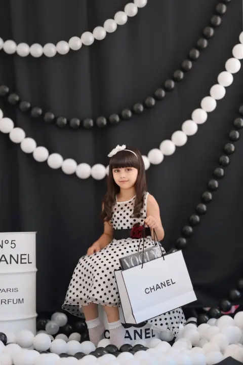 Стильная фото зона Chanel Boss - фото Виктории Гуляевой